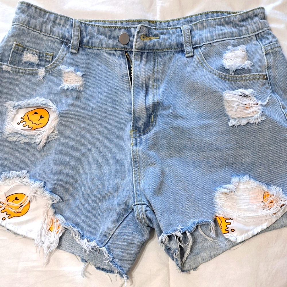 Smiley jean shorts